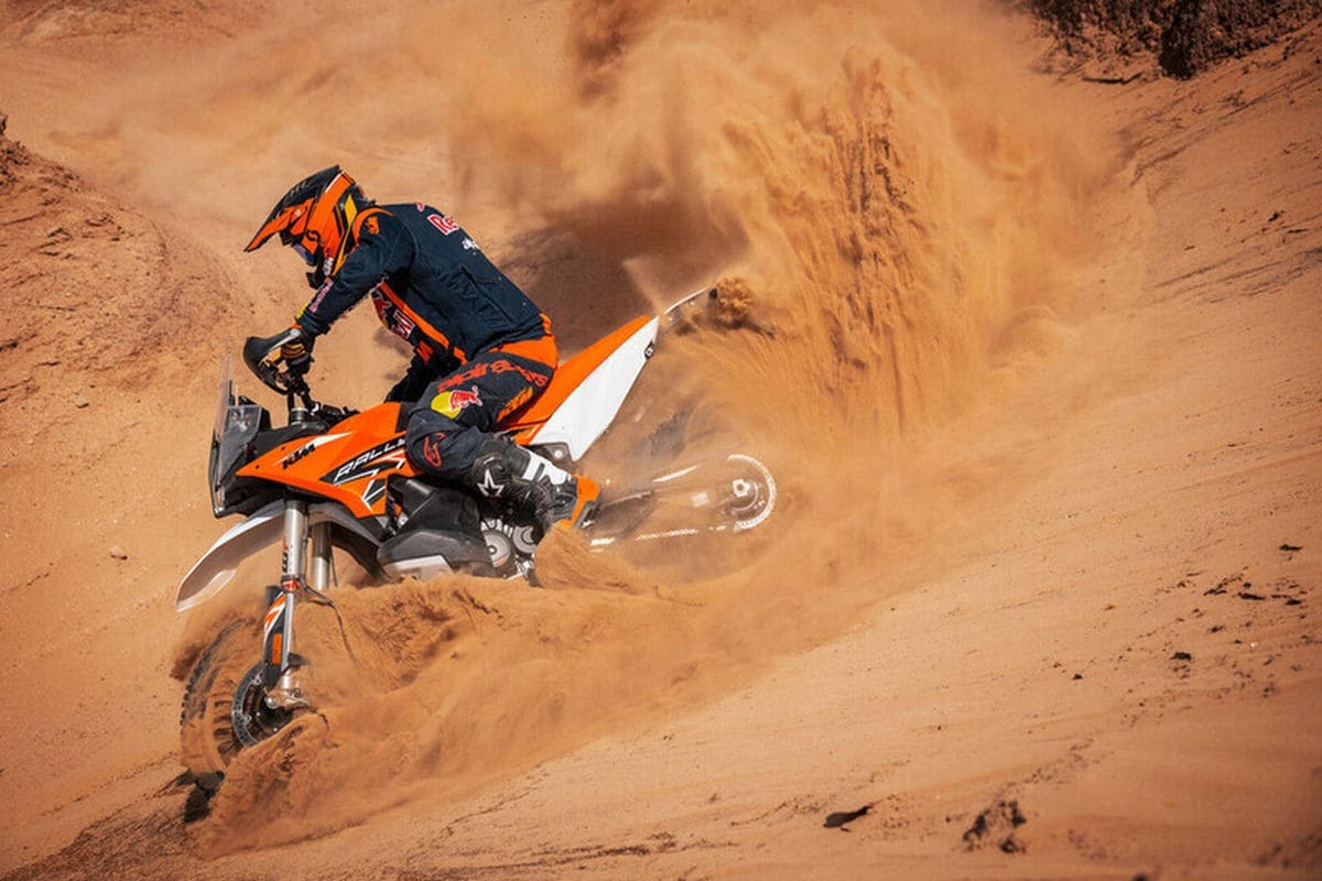 KTM 890 Adventure R Rally: un animale da deserto